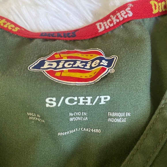 Scrubs - Picture 2 of 2